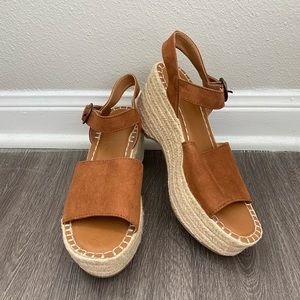Universal thread high top sandals